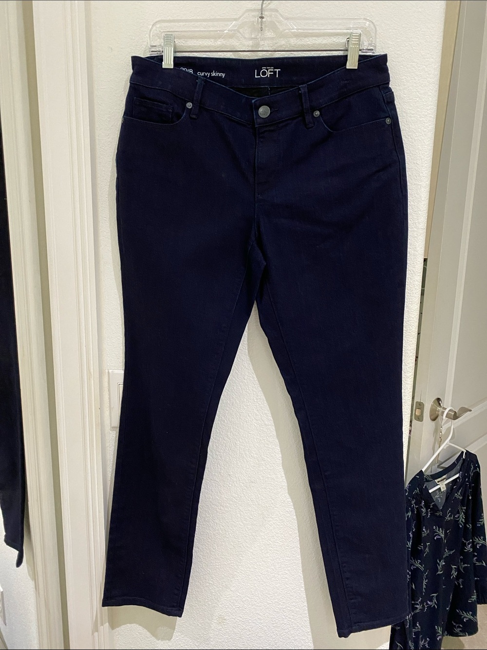 LOFT Curvy Skinny Jeans Dark Wash - Size 29 / 8 - Style 313810 - Excellent Cond.